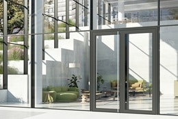 Alu parti med facadedør.