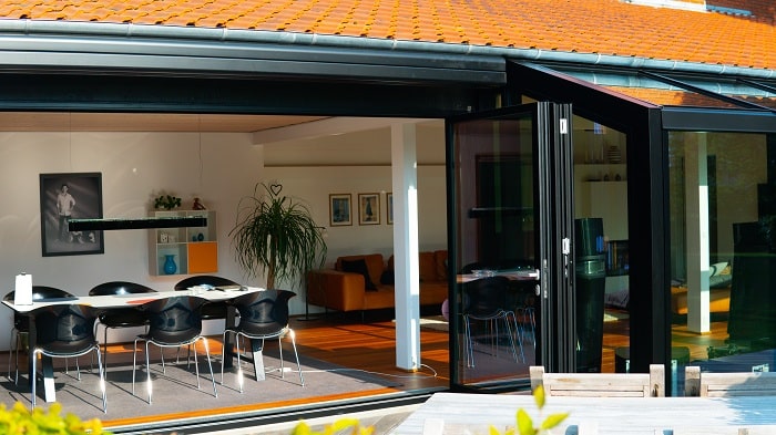 Stor facadedoer til terrasse. 5-fags foldedør. NJP A/S, Næstved, Sjælland.